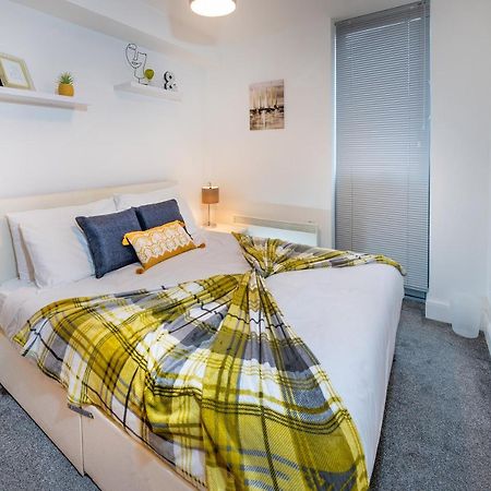 רדינג Modern & Spacious 2-Bed Flat With Secure Parking מראה חיצוני תמונה