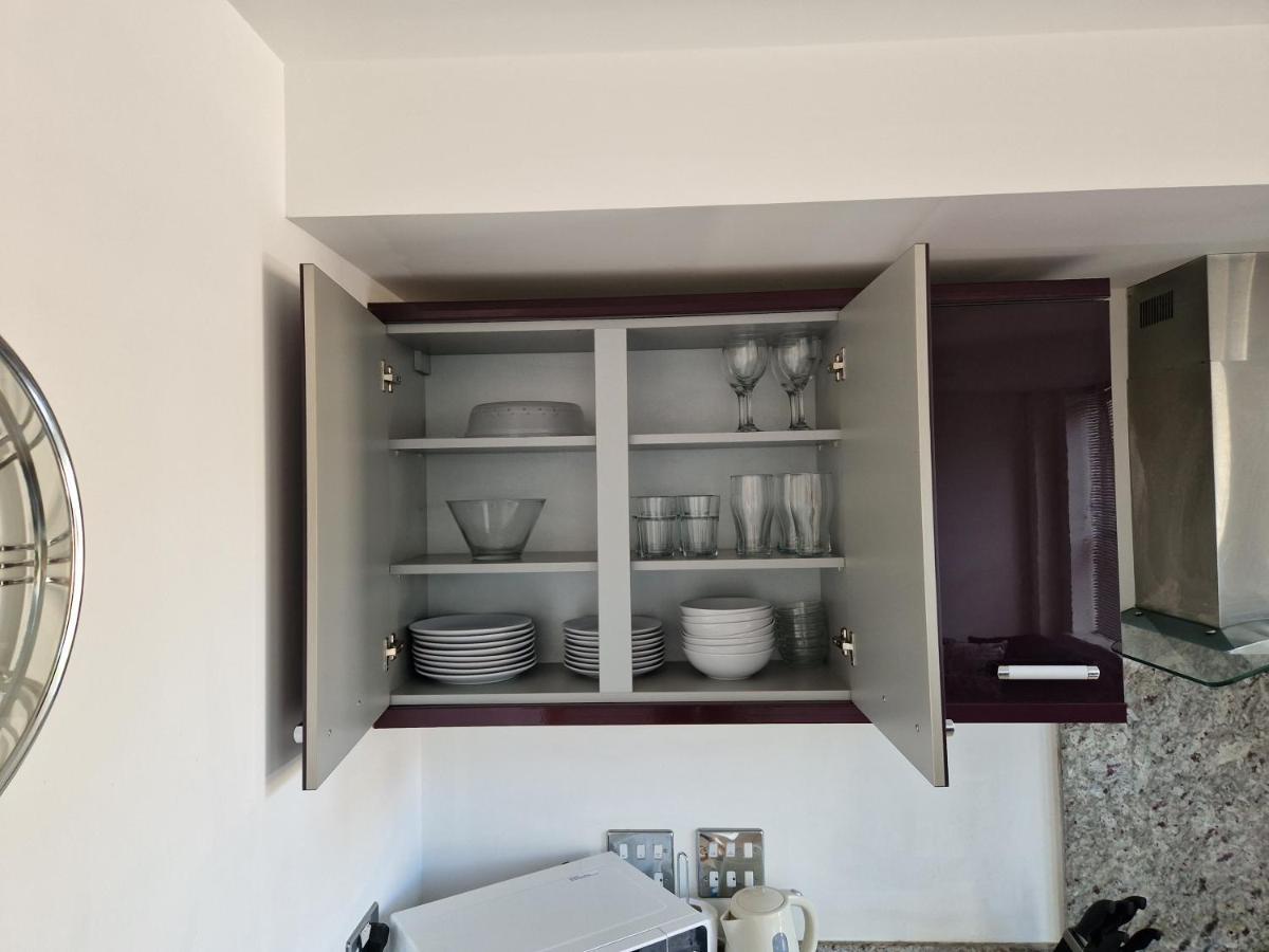 רדינג Modern & Spacious 2-Bed Flat With Secure Parking מראה חיצוני תמונה