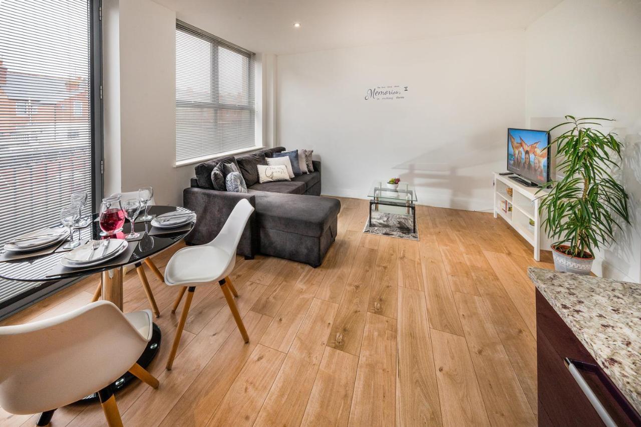רדינג Modern & Spacious 2-Bed Flat With Secure Parking מראה חיצוני תמונה
