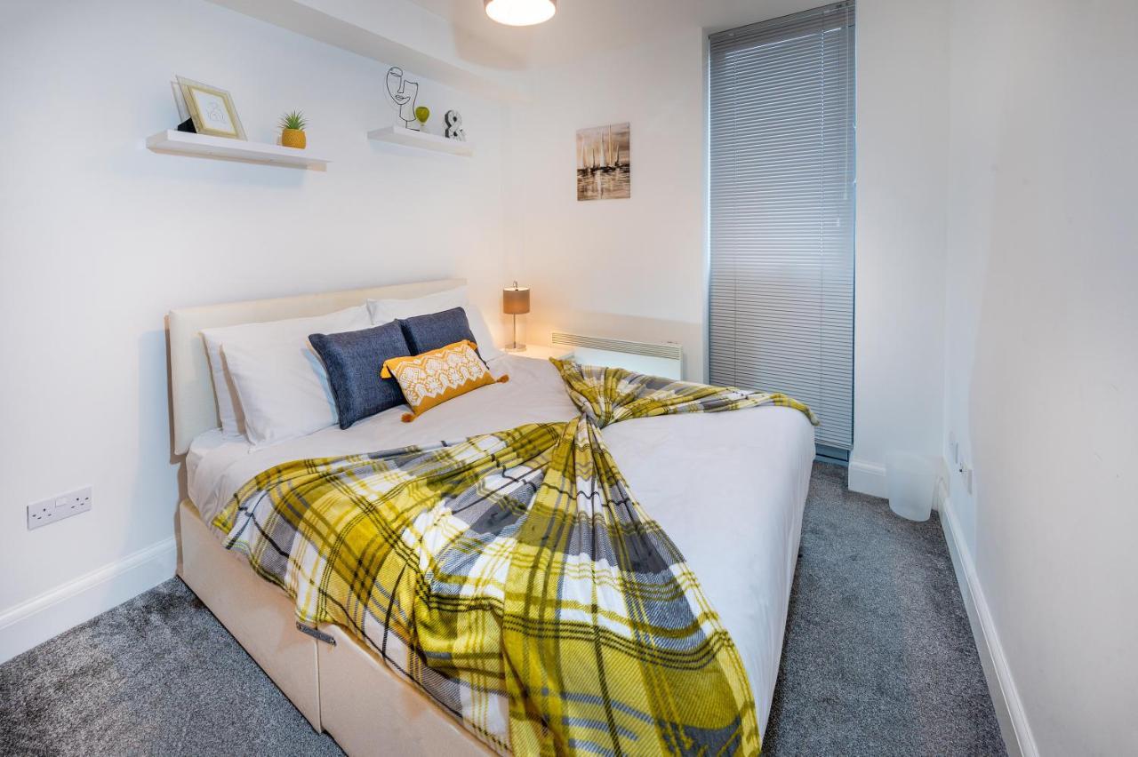 רדינג Modern & Spacious 2-Bed Flat With Secure Parking מראה חיצוני תמונה