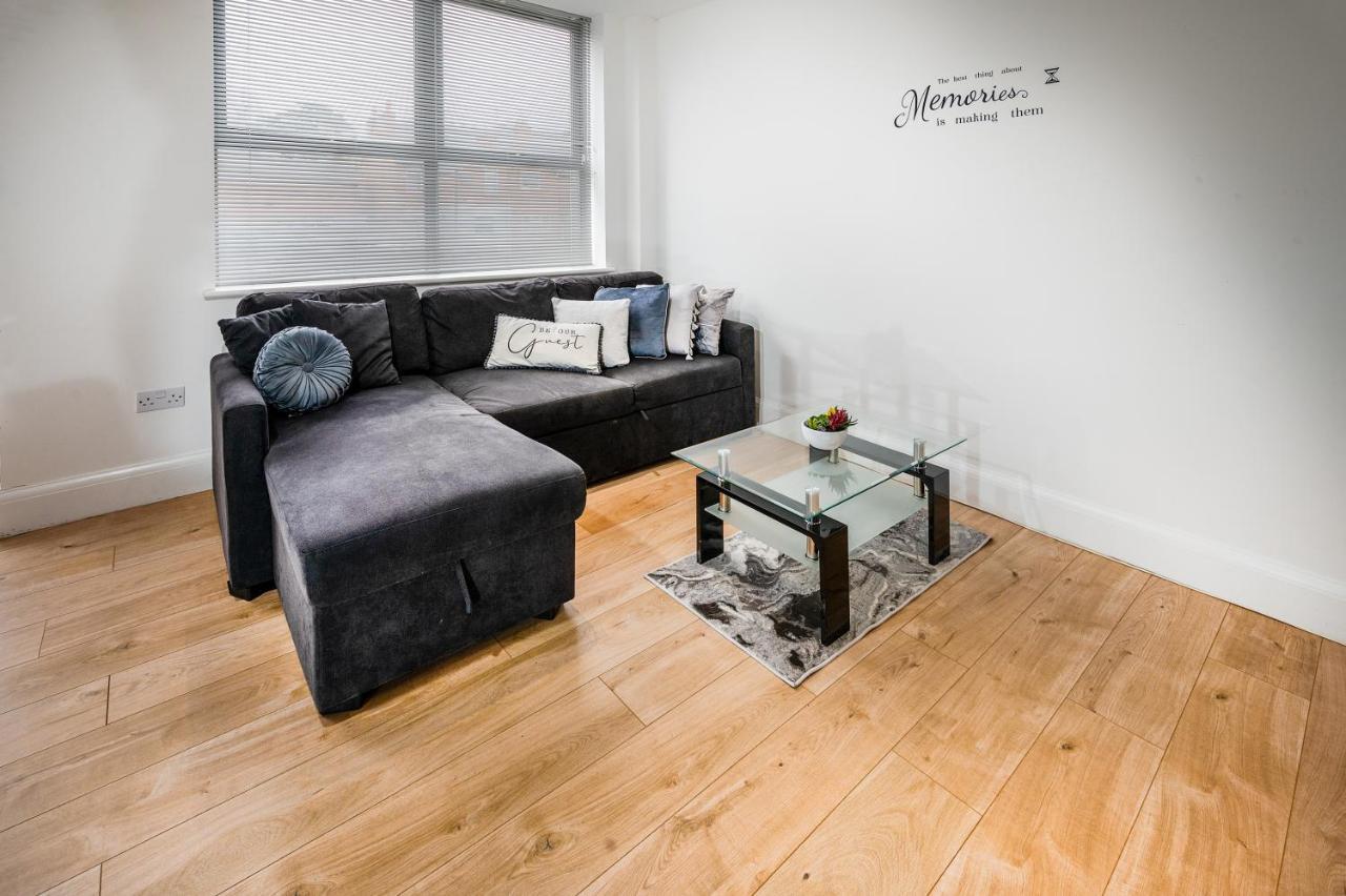 רדינג Modern & Spacious 2-Bed Flat With Secure Parking מראה חיצוני תמונה