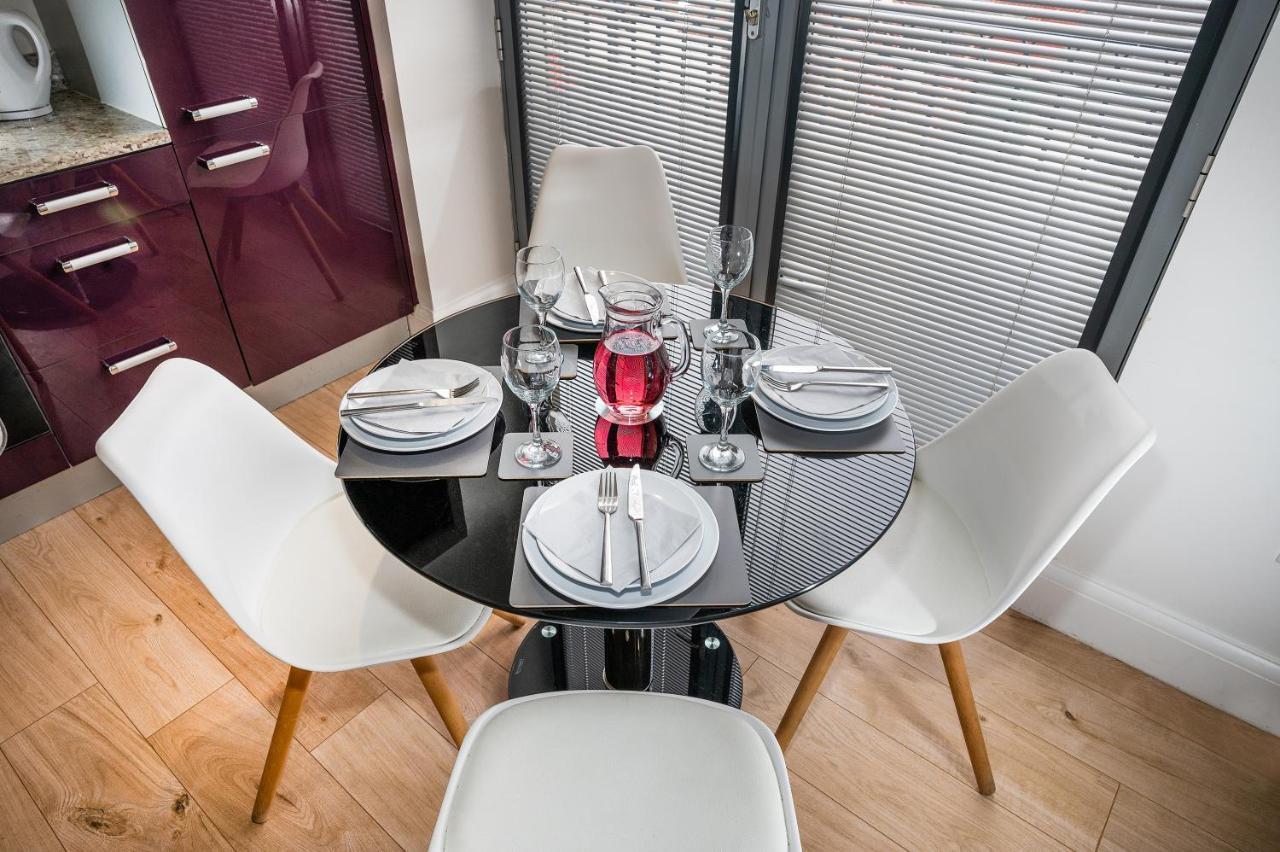 רדינג Modern & Spacious 2-Bed Flat With Secure Parking מראה חיצוני תמונה